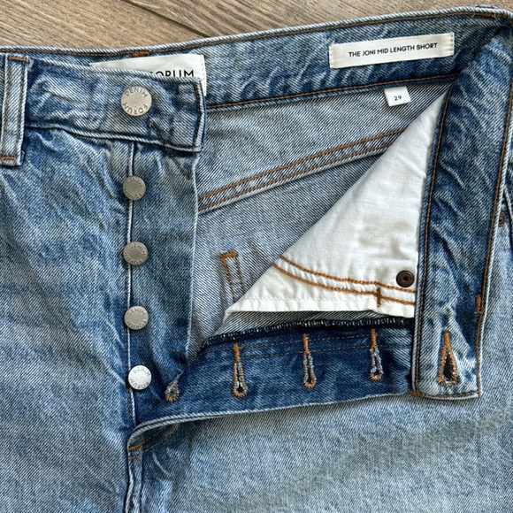 Aritzia denim for the Joni mid length short size 29 - Picture 2 of 5